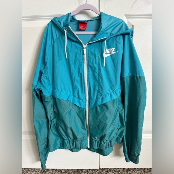 Nike Jackets & Blazers - Nike Women’s windbreaker size M